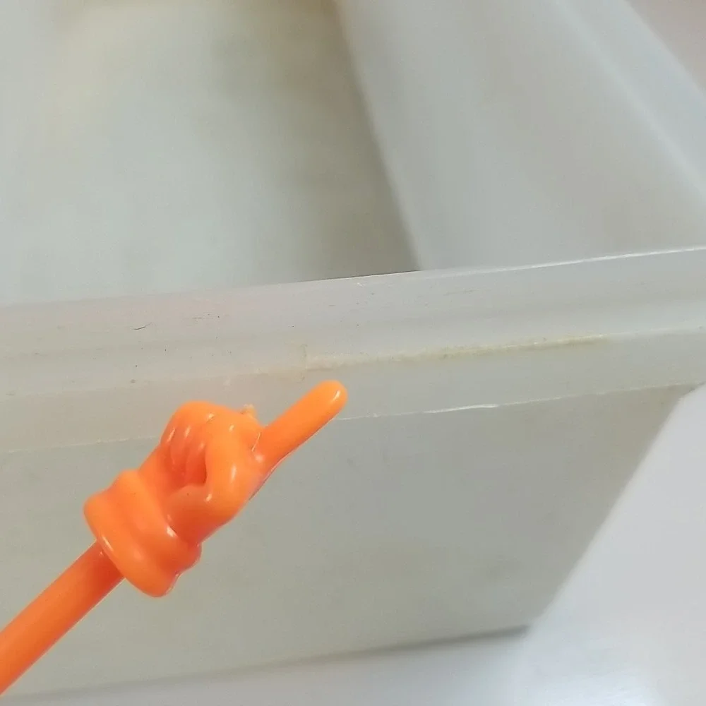 Tupperware Vintage Jumbo Bread Keeper 606